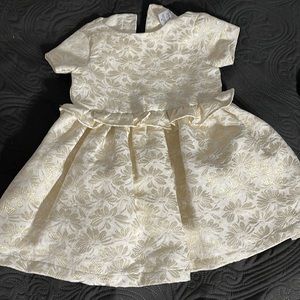 Carter’s beautiful cream and gold dress